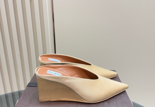 Alaia-Women-Shoes